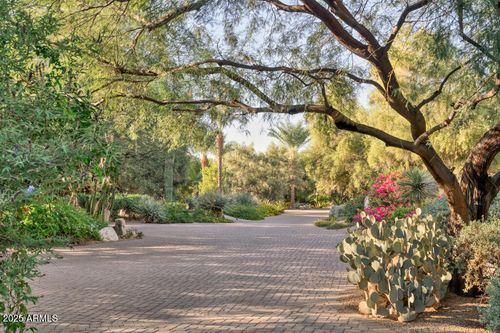 5747 E Mockingbird Ln, Paradise Valley, AZ, 85253-2221 | Card Image