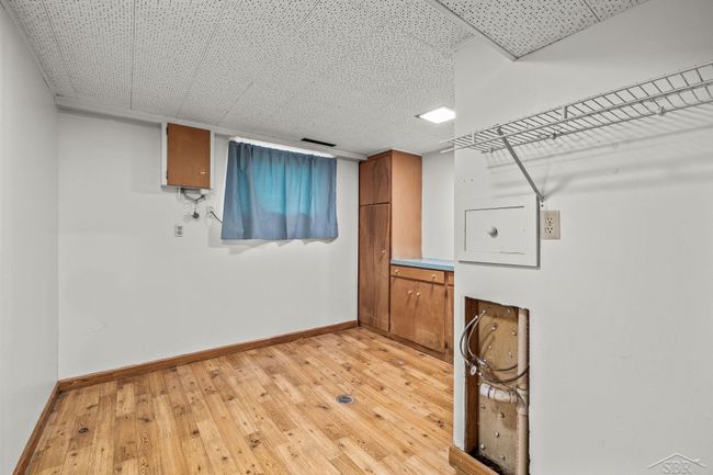 Lower level laundry room | Image 19