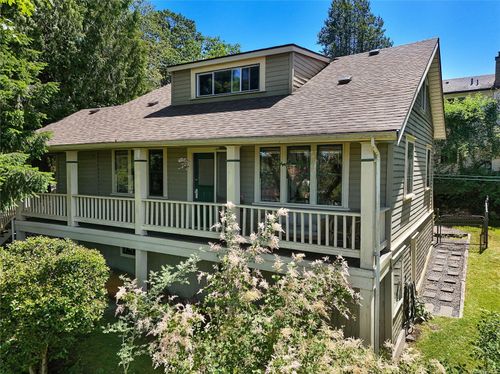 3890 Savannah Ave, Victoria, BC, V8X1T5 | Card Image