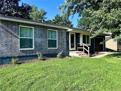 5315 University Ave, Saint Joseph, MO, 64503-1952 | Card Image