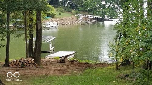 12645 S Pointe Dr, Loogootee, IN, 47553-5527 | Card Image