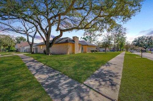 2203 Briarview Dr, Houston, TX, 77077-5202 | Card Image