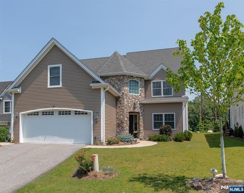 67 Bluffs Ct, Hamburg, NJ, 07419-1525 | Card Image