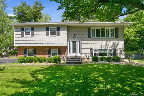 1 Saddle Ln, New City, NY, 10956-6013 | Card Image