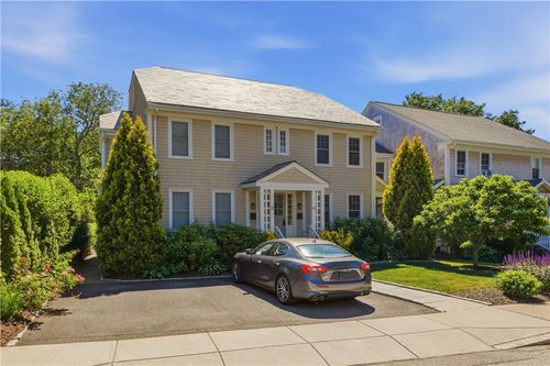 21 Pell St, Newport, RI, 02840-2739 | Card Image