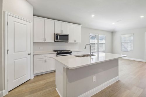 6640 Valley Oak Dr, Fort Worth, TX, 76119 | Card Image