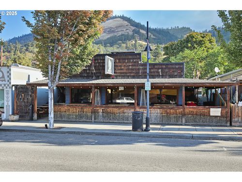 216 W Steuben St, Bingen, WA, 98605-9180 | Card Image