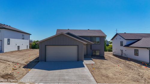 1671 Wahl Street, Dickinson, ND, 58601 | Card Image