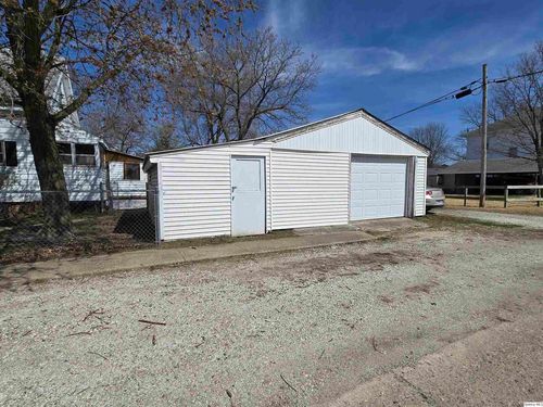 517 W 6th St, Beardstown, IL, 62618-1435 | Card Image