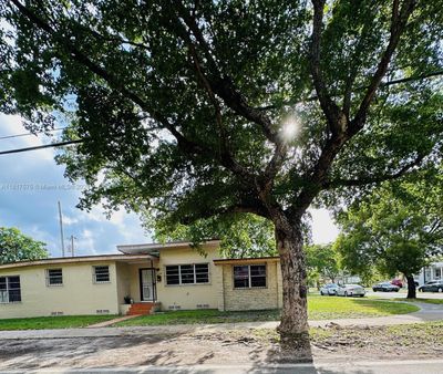 1300 Sw 58th Ave, House other with 5 bedrooms, 2 bathrooms and null parking in West Miami FL | Image 3