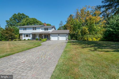 4 Larkspur Ln, Lawrence, NJ, 08648-1512 | Card Image