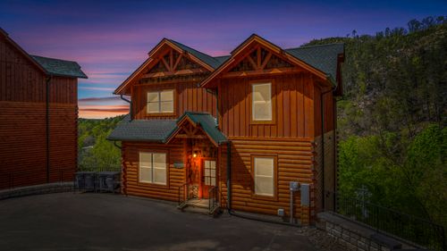 1127 Autumn Path Way, Sevierville, TN, 37862-7714 | Card Image