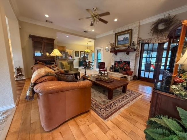 112 Penguin St, House other with 3 bedrooms, 2 bathrooms and null parking in Highland Haven TX | Image 6