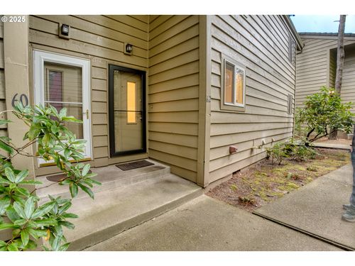 62 Cervantes Cir, Lake Oswego, OR, 97035-1239 | Card Image