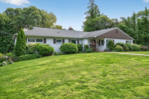 12 Griffith Ln, Huntington, NY, 11743-2609 | Card Image