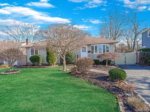 3167 Morgan Dr, Wantagh, NY, 11793-1758 | Card Image