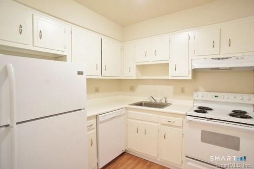 7-16 Glenwood Ave, Norwalk, CT, 06854-1543 | Card Image