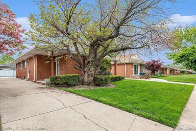 Front Curb View Garage Side 2 | Image 2