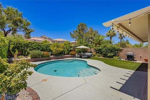 3237 Ridgecliff St, Las Vegas, NV, 89129-8126 | Card Image
