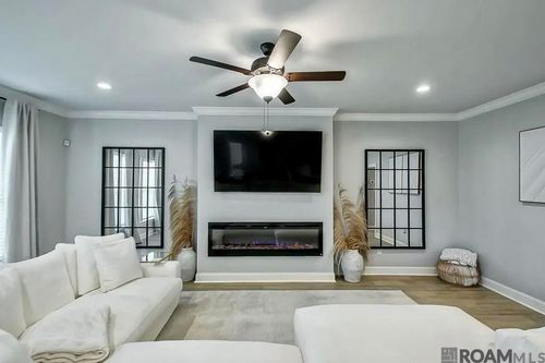 837 Elliston Dr, Gonzales, LA, 70737-8267 | Card Image