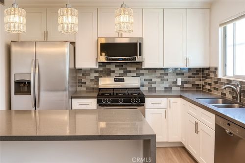 22-6301 Coldwater Canyon, North Hollywood, CA, 91606 | Card Image