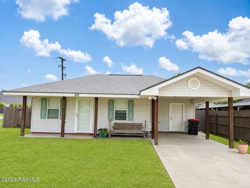 101 Sugar Creek Dr, Youngsville, LA, 70592-5205 | Card Image