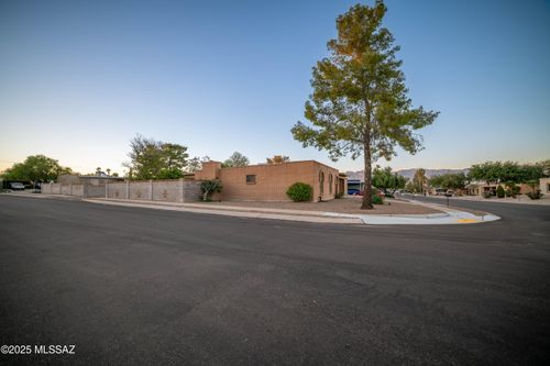 2220 S Tree Moss Avenue, Tucson, AZ, 85710 | Card Image