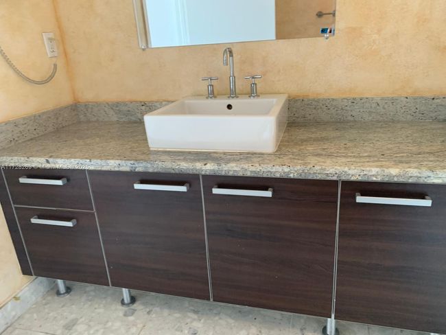 APT-2505 - 185 Sw 7 Th St, Condo with 1 bedrooms, 2 bathrooms and null parking in Miami FL | Image 13