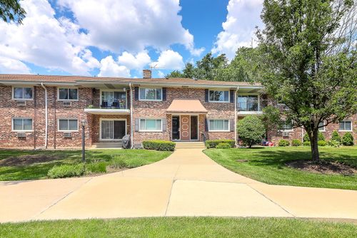 apt-15-43 N Main St, Glen Ellyn, IL, 60137-5742 | Card Image