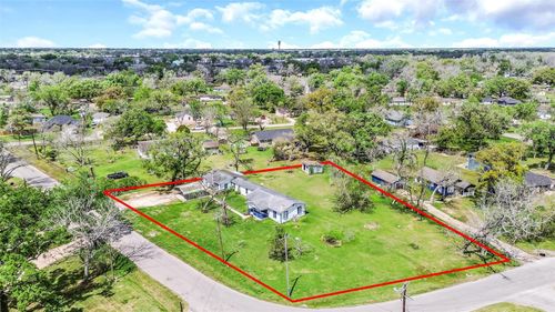 1220 Pecan St, Clute, TX, 77531-3824 | Card Image