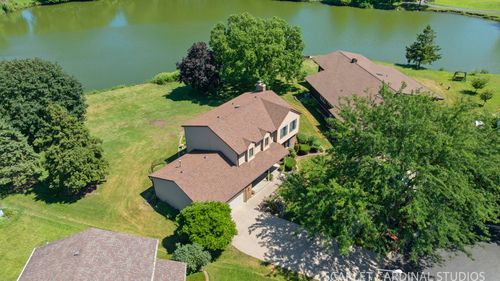 36 Crofton Ct, Oswego, IL, 60543-9443 | Card Image