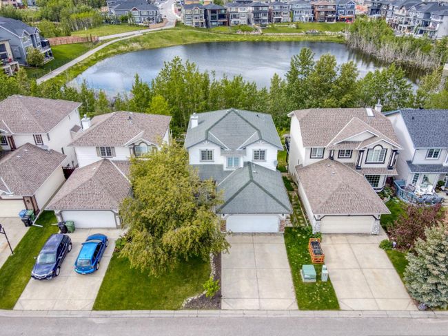 420 Rocky Ridge Cove Nw, Home with 3 bedrooms, 3 bathrooms and 4 parking in Calgary AB | Image 3