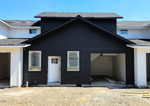 203 Bogey Ln, Eagle Point, OR, 97524-1000 | Card Image