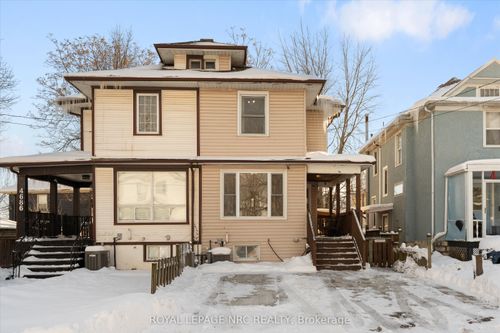 4688 Mcdougall Cres, Niagara Falls, ON, L2E1B7 | Card Image