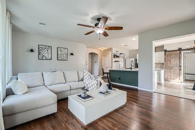 811 Clear Springs Holw, House other with 4 bedrooms, 3 bathrooms and null parking in Buda TX | Image 9