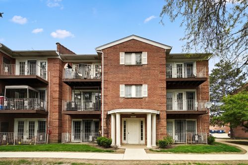 202-684 Quincy Bridge Ln, Glenview, IL, 60025-5612 | Card Image