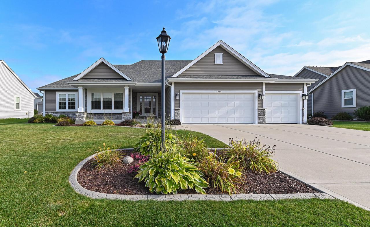 Howell Oaks Dr, Waukesha, WI 53188