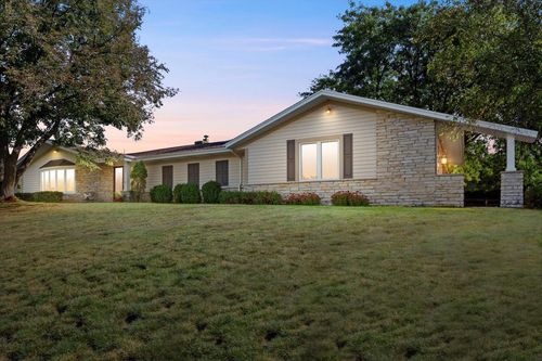 W338S4370 Drumlin Drive, Genesee, WI, 53118 | Card Image