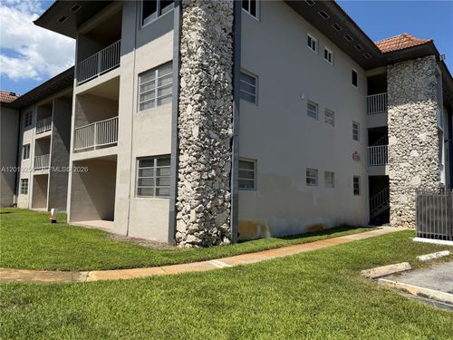 a12-13900 Lake Placid Ct, Miami Lakes, FL, 33014-3071 | Card Image