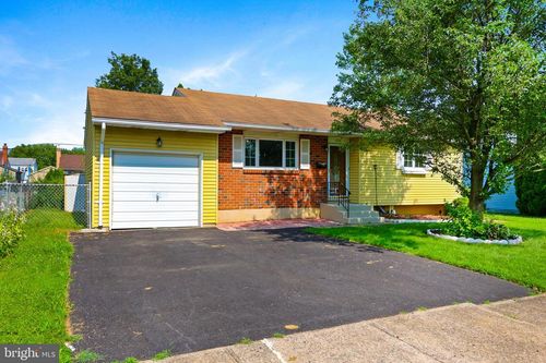 1916 Stonington Rd, Bethlehem, PA, 18018-1451 | Card Image