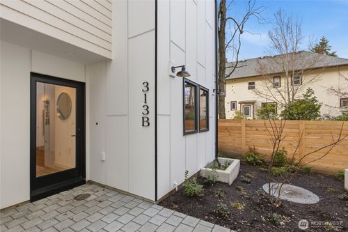 b-313 17th Ave E, Seattle, WA, 98112-5106 | Card Image