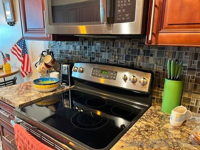 APT-207 - 4487 Colbath Ave, Condo with 2 bedrooms, 2 bathrooms and 2 parking in Sherman Oaks CA | Image 8