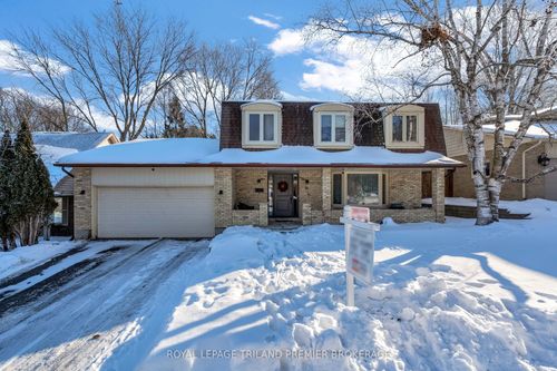 31 Foxcroft Cres, London, ON, N6K3A3 | Card Image