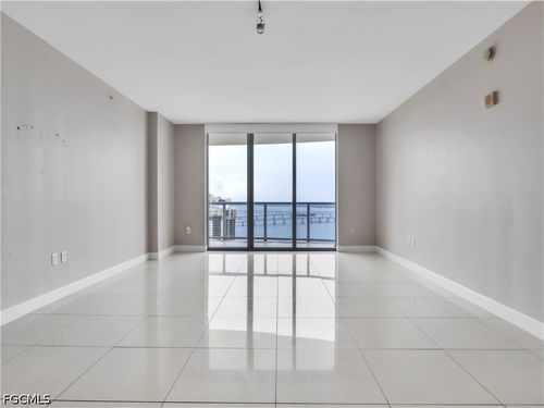 2905-3000 Oasis Grand Blvd, FORT MYERS, FL, 33916-1645 | Card Image