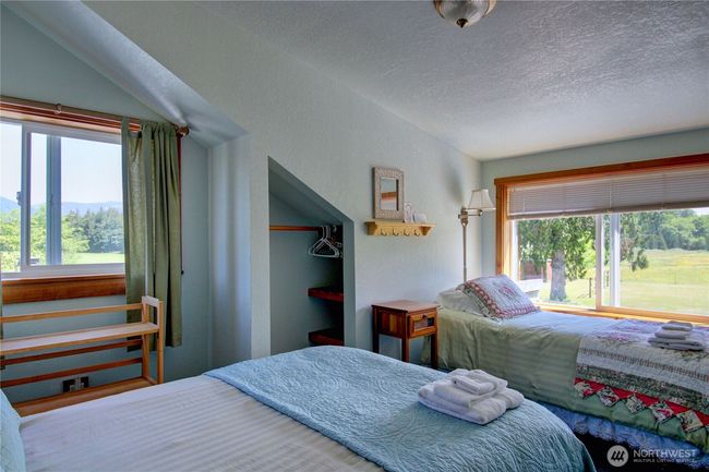 Upper room in lodge | Image 13