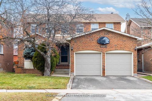 2093 The Chase, Mississauga, ON, L5M3B8 | Card Image