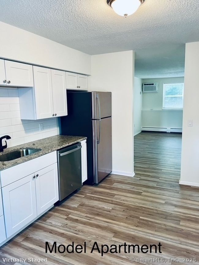 Eat-in Kitchen 2 | Image 4