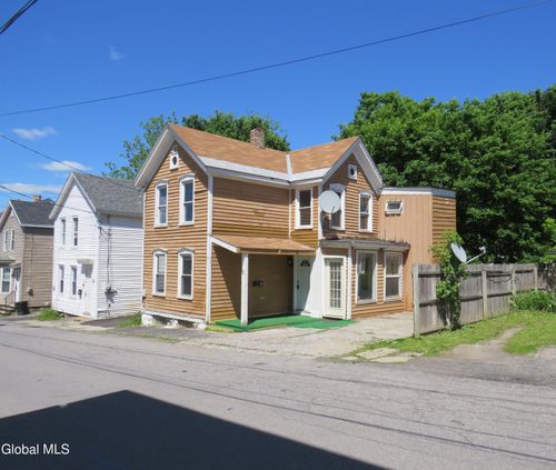 12 Glebe St, Johnstown, NY, 12095-2517 | Card Image