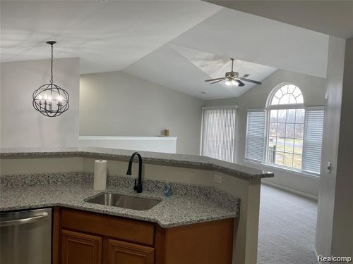 27319 Hidden Oaks Dr, BROWNSTOWN TWP, MI, 48183-3282 | Card Image