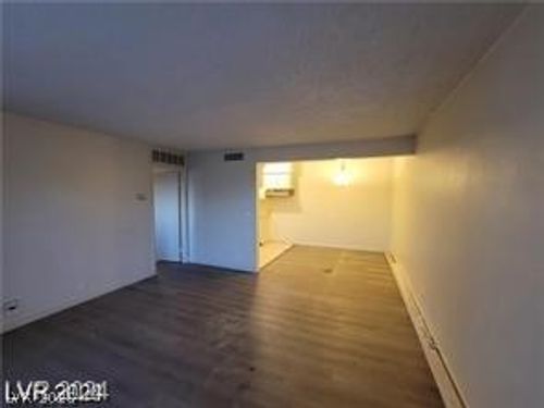 10-615 S Royal Crest Cir, Las Vegas, NV, 89169-3898 | Card Image